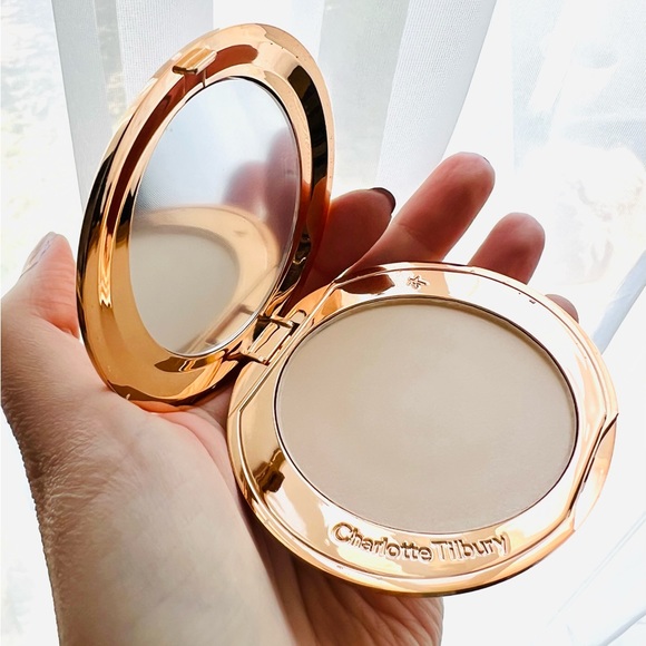 NIB Charlotte Tilbury Airbrush Flawless Finish Setting Powder Compact - 2 Medium - Picture 7 of 11